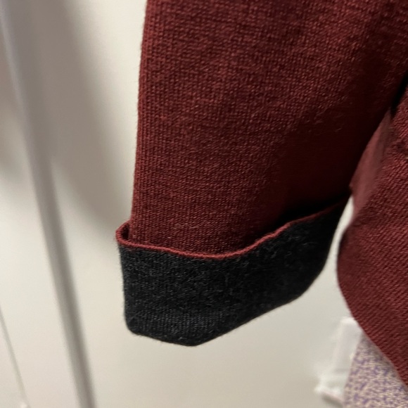 Lululemon Reversible Cardigan size 6 or 8? - Picture 4 of 6